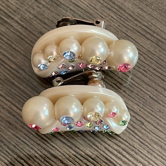 Vintage Unique Shaped Thermoset & Pastel Rhinestone Clip Earrings - Picture 14 of 16